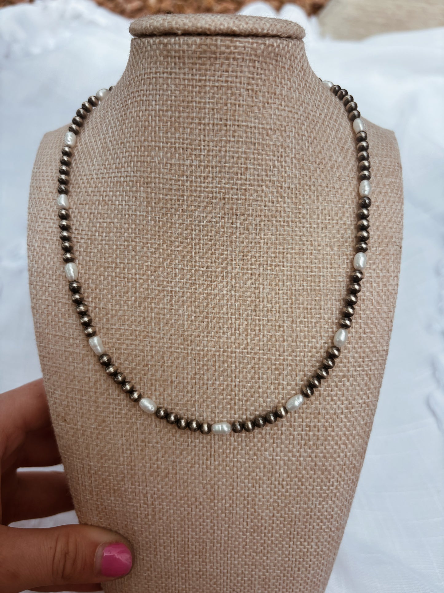 Pearly White Necklace